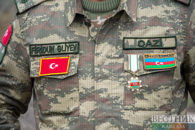 Глава Минобороны Азербайджана поручил пресекать все провокации ВС Армении