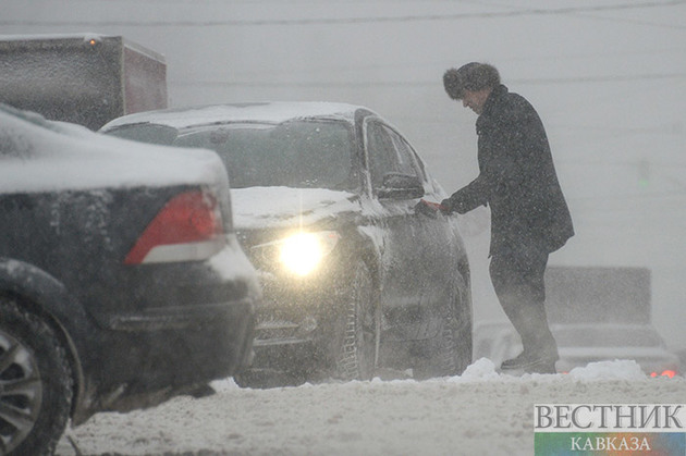 МЧС предупреждает о снеге, ветре и гололедице во вторник в Москве и области