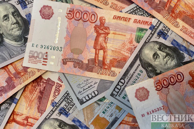 Путин на год продлил валютные спецмеры