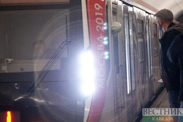 Фиолетовая ветка Московского метро "вставала" из-за человека на путях