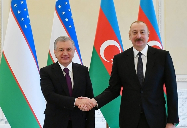 Президенты Узбекистана и Азербайджана Шавкат Мирзиеев и Ильхам Алиев