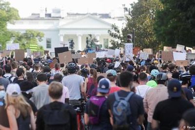 Протестующие в Вашингтоне добрались до Белого дома
