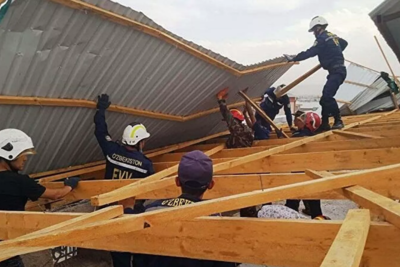 Ветер унес крыши домов в Джизакской и Навоийской областях