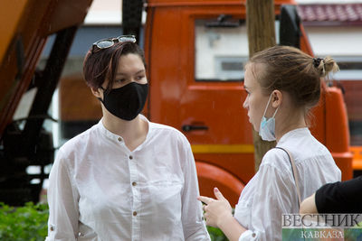 В Москве снова рекомендуется носить маски в помещениях